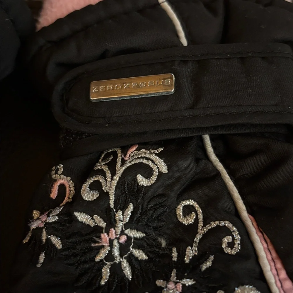 ZeroXposur Girls' Black and Pink Gloves size M/L